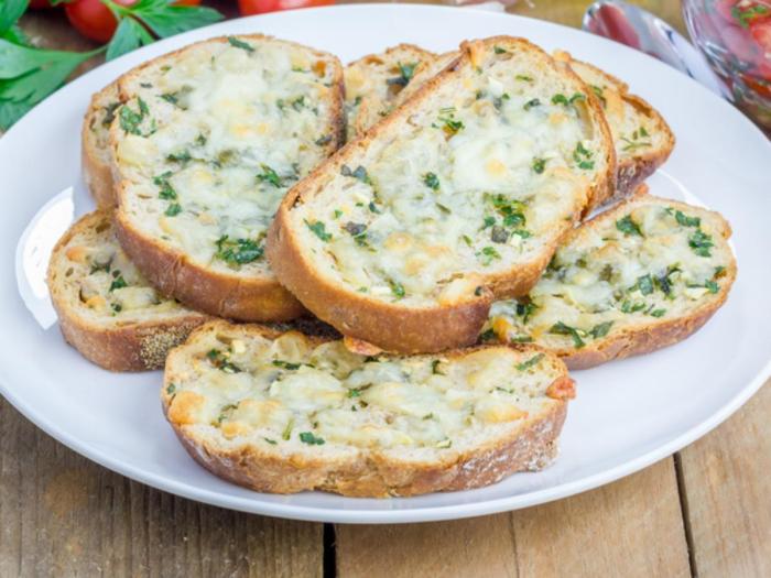 Garlic bread nutrition facts